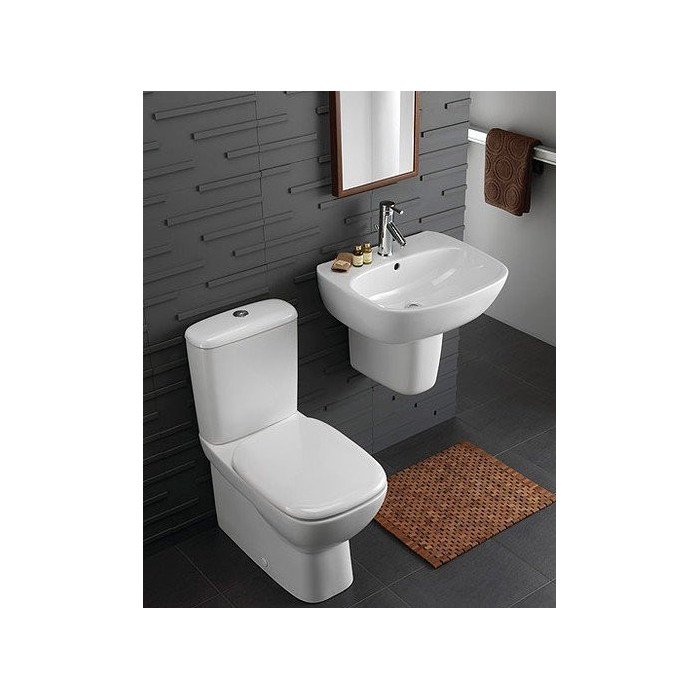 The KOLO Style Rimless toilet with a classic slow-closing lid, (from the exhibition)