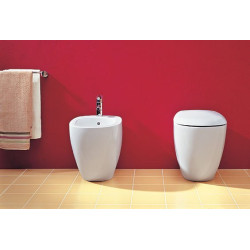 Bidet KOLO Ego is being installed.