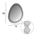 The mirror ornament is an LED shovel 98 x 75 cm.