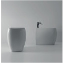 The bidet ALICE CERAMICA Nur is being installed.