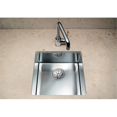 Под столешницей устанавливается мойка BLANCO CLARON 550-U, 59x44 см
