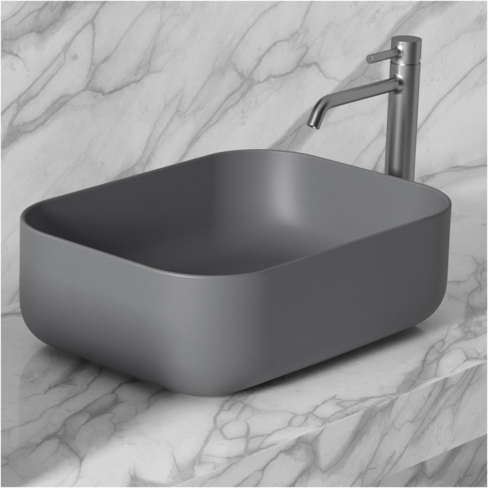 The sink is being installed ALICE CERAMICA Unica 50 x 37 cm